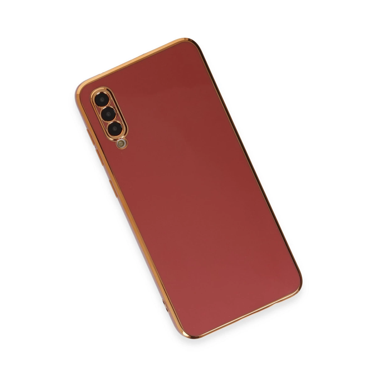 Üç kameralı, altın kenarlıklı kırmızı telefon beyaz zeminde.