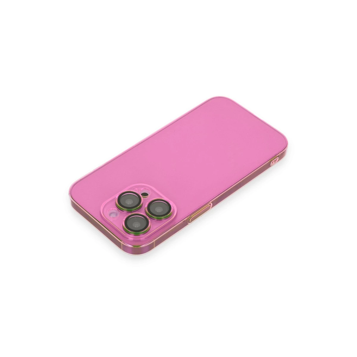 Arkada üç kamerası olan pembe bir akıllı telefon, beyaz zeminde.