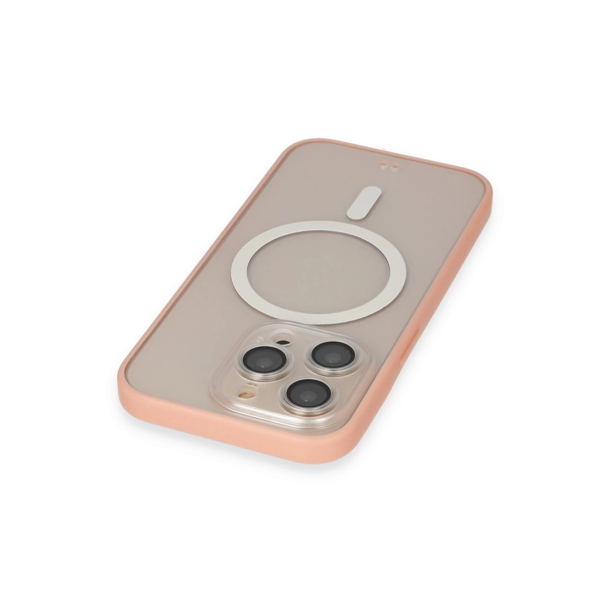 Beyaz arka plan üzerinde MagSafe halkalı ve üç kamera lensli pembe telefon kılıfı.