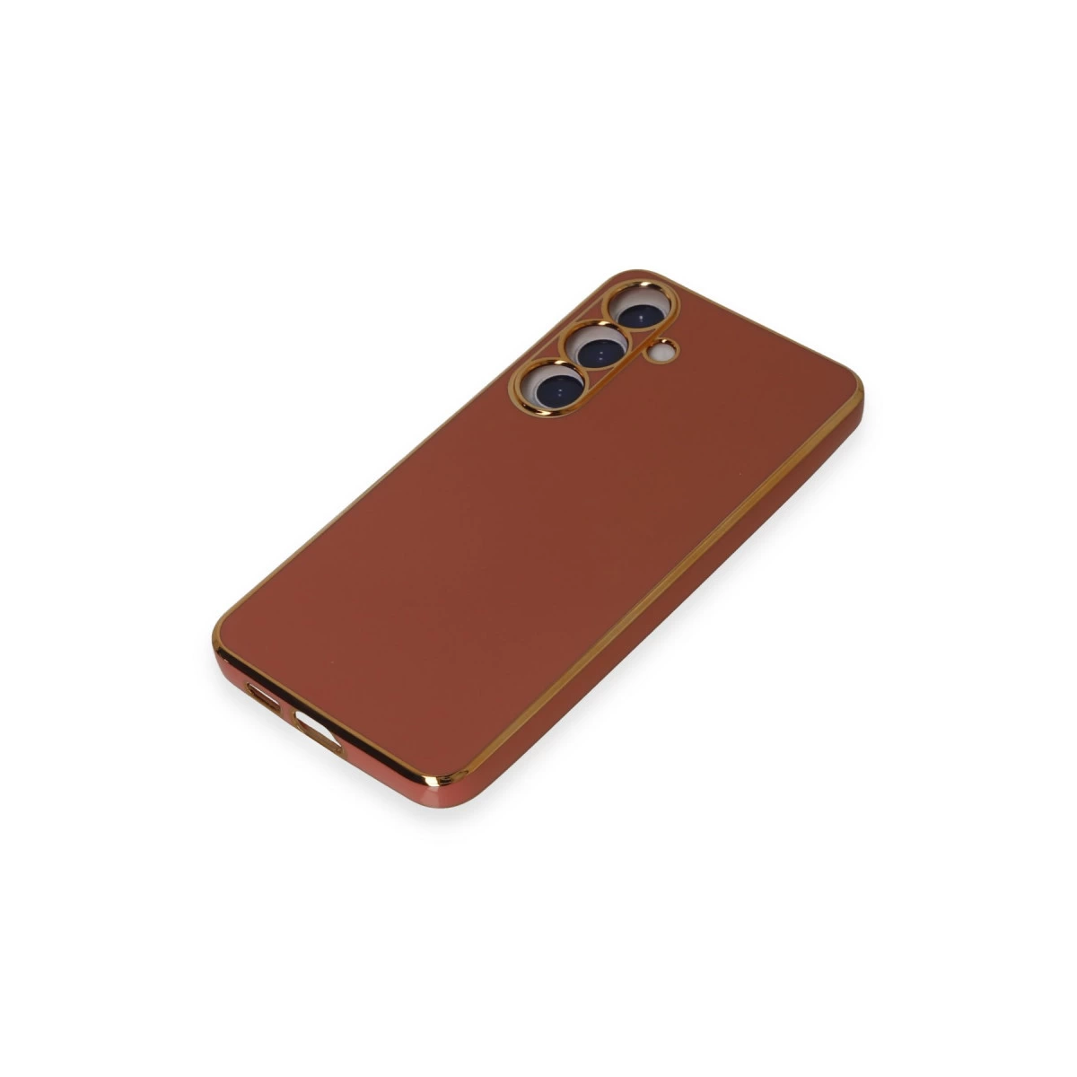 Üç kameralı, altın çerçeveli kahverengi telefon kılıfı.