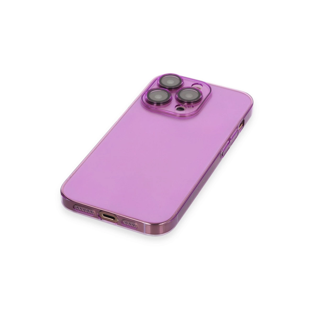 Üçlü kameralı mor iPhone kılıfı, beyaz arka plan üzerinde.