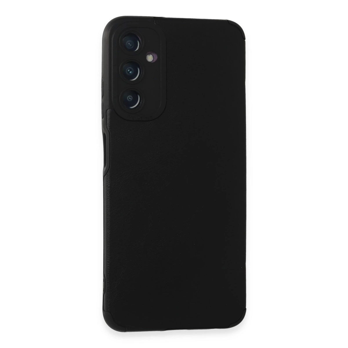 Siyah akıllı telefon, üçlü arka kamera, beyaz arka plan üzerinde.