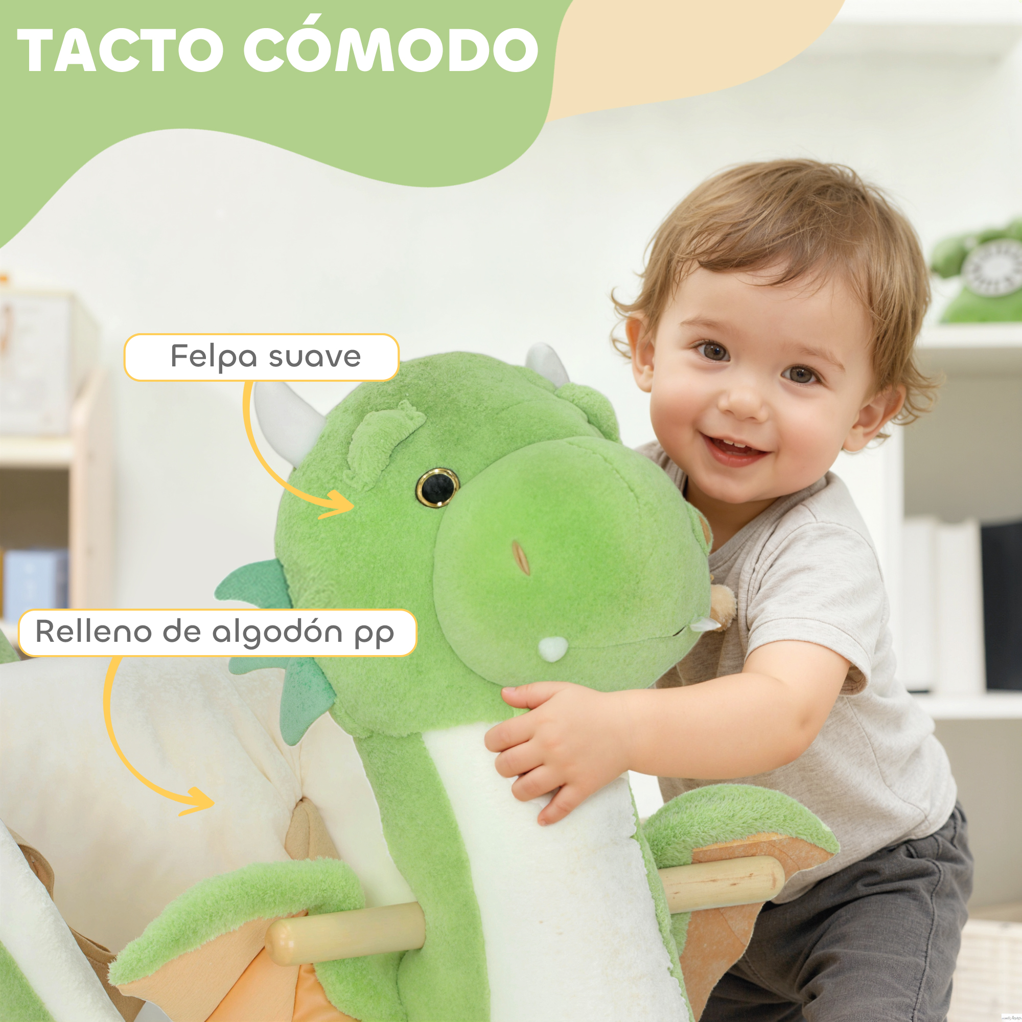 Un bebé abraza un juguete de dragón verde. Texto: Felpa suave. Relleno de algodón pp.