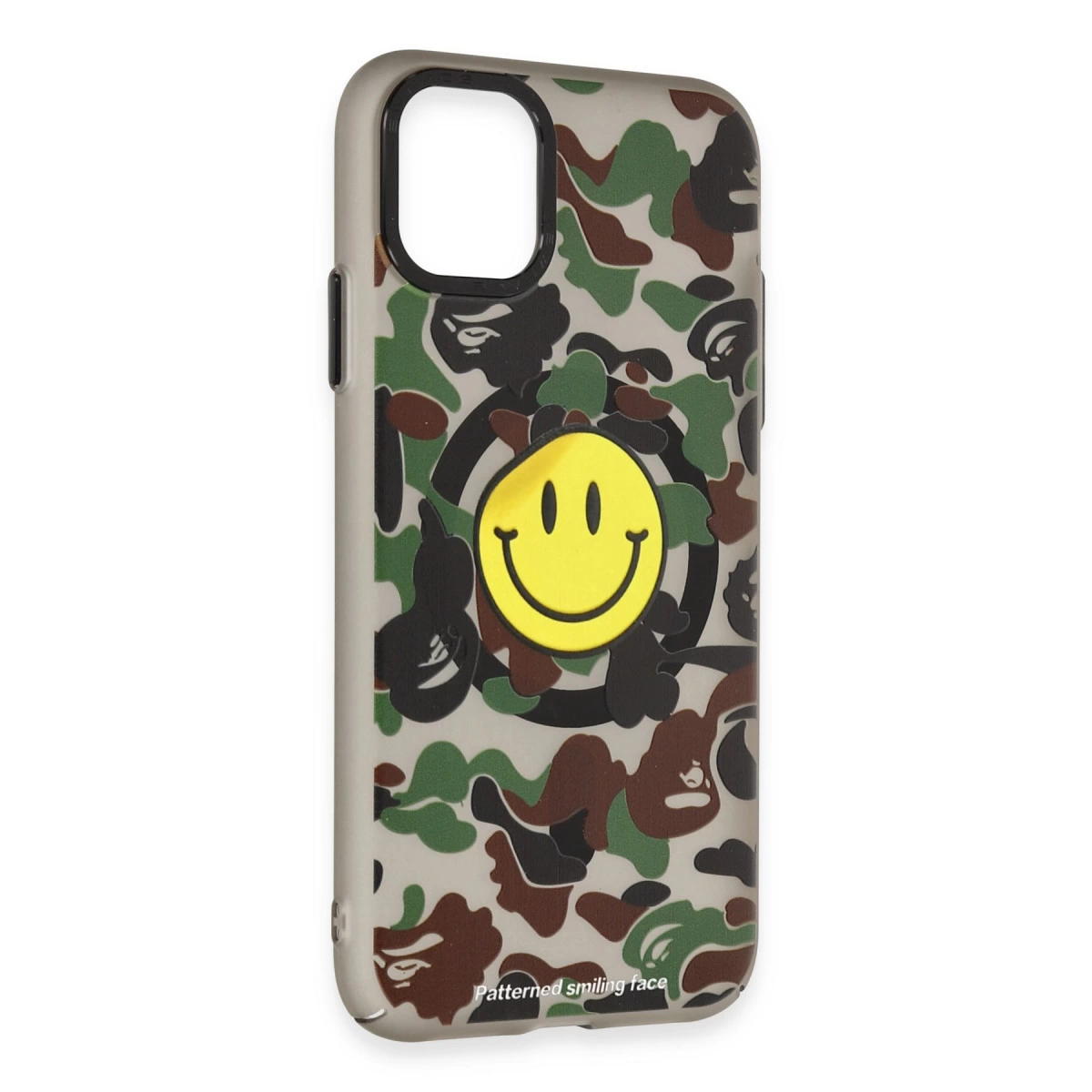 Kamuflaj desenli ve sarı gülen yüzlü gri telefon kılıfı.