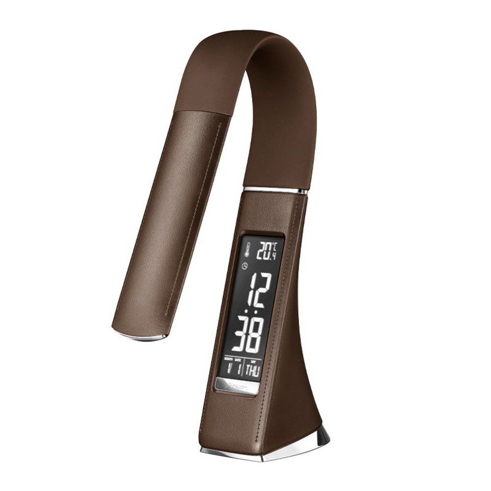 Lámpara de escritorio marrón con brazo flexible y pantalla digital de hora y temperatura.