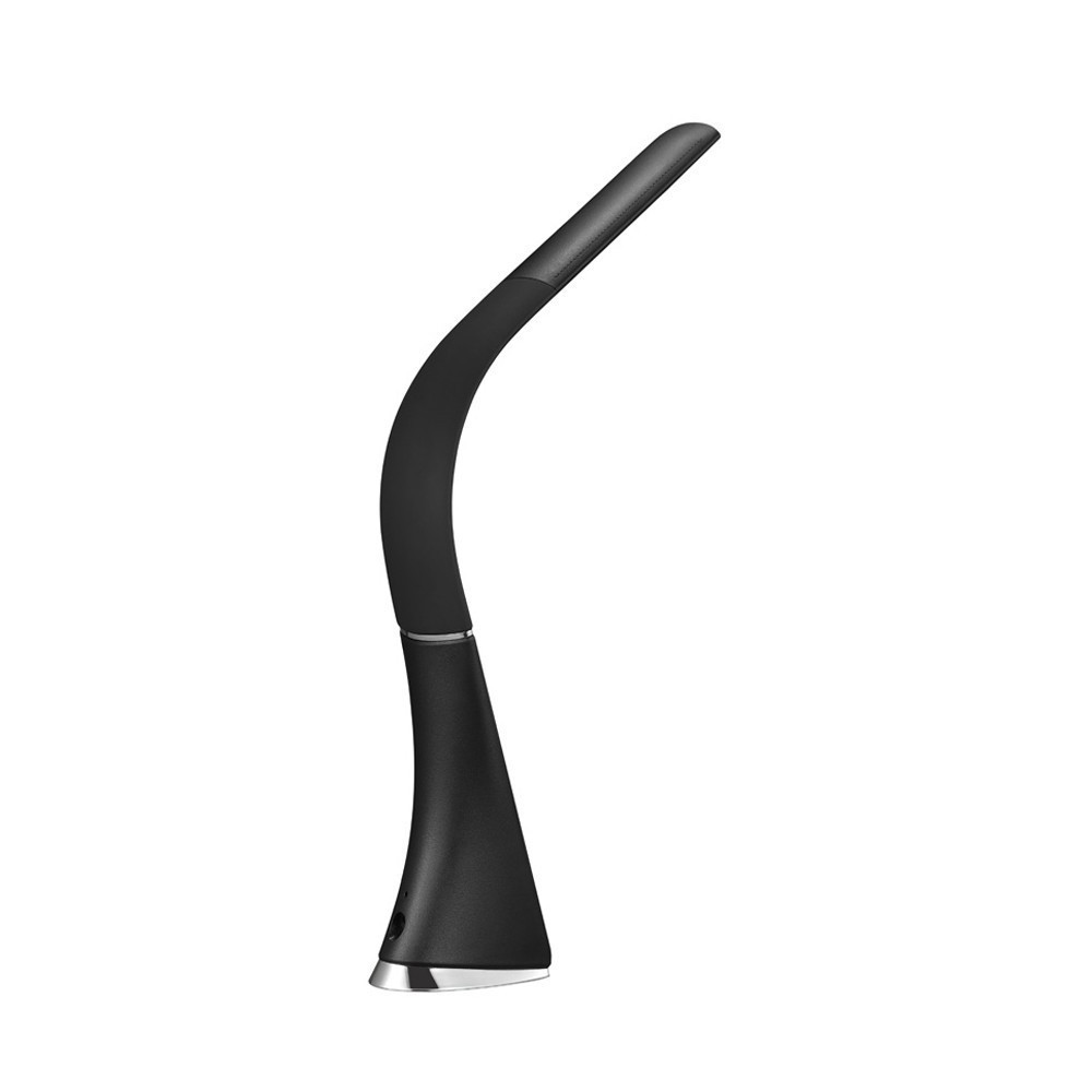 Una elegante lámpara de escritorio negra con brazo curvo y base plateada.