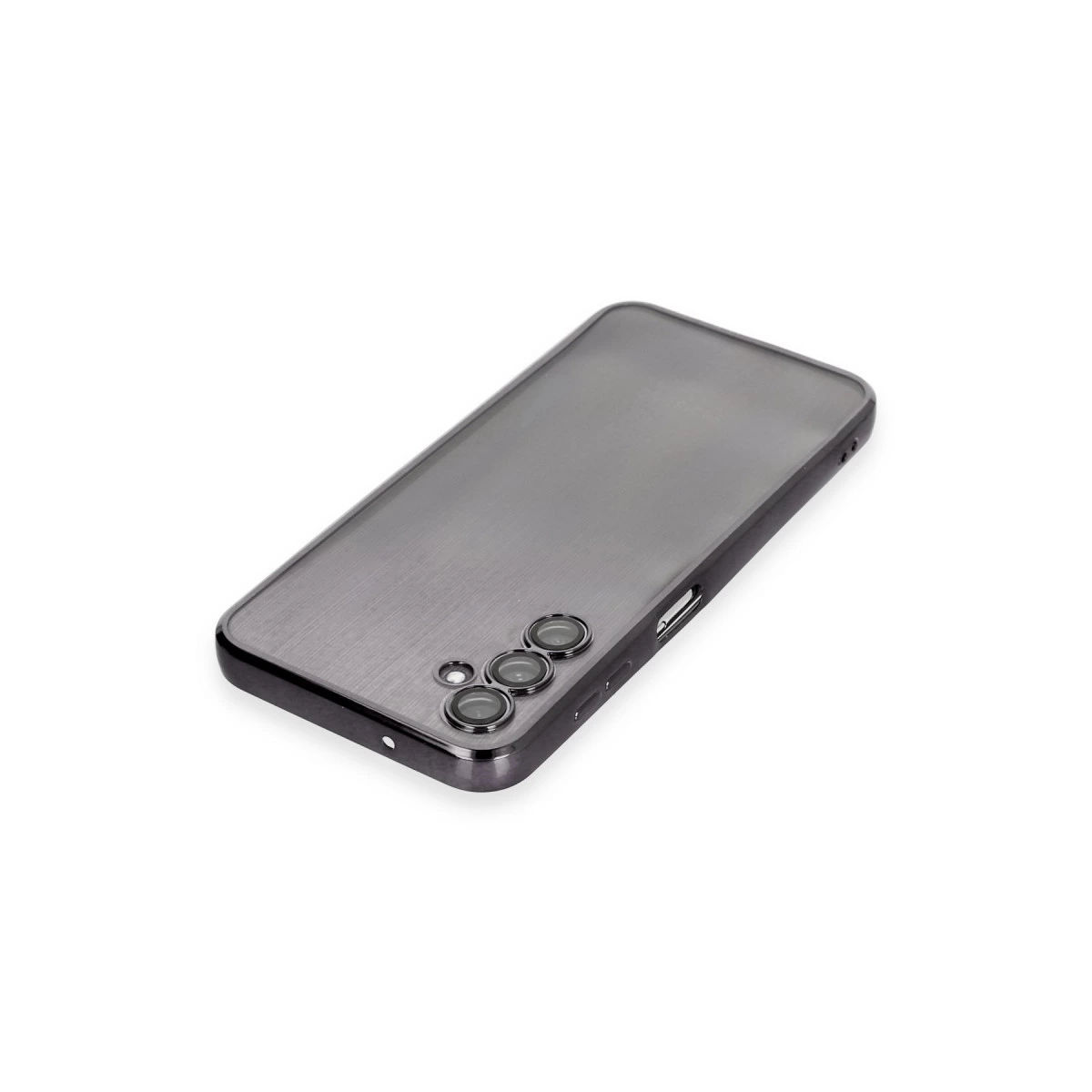 Arkada üç kamera lensli koyu gri telefon, beyaz arka plan üzerinde.