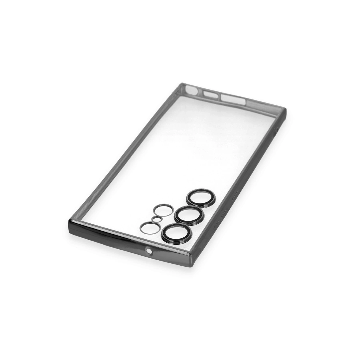Üç siyah halkalı şeffaf telefon kılıfı.
