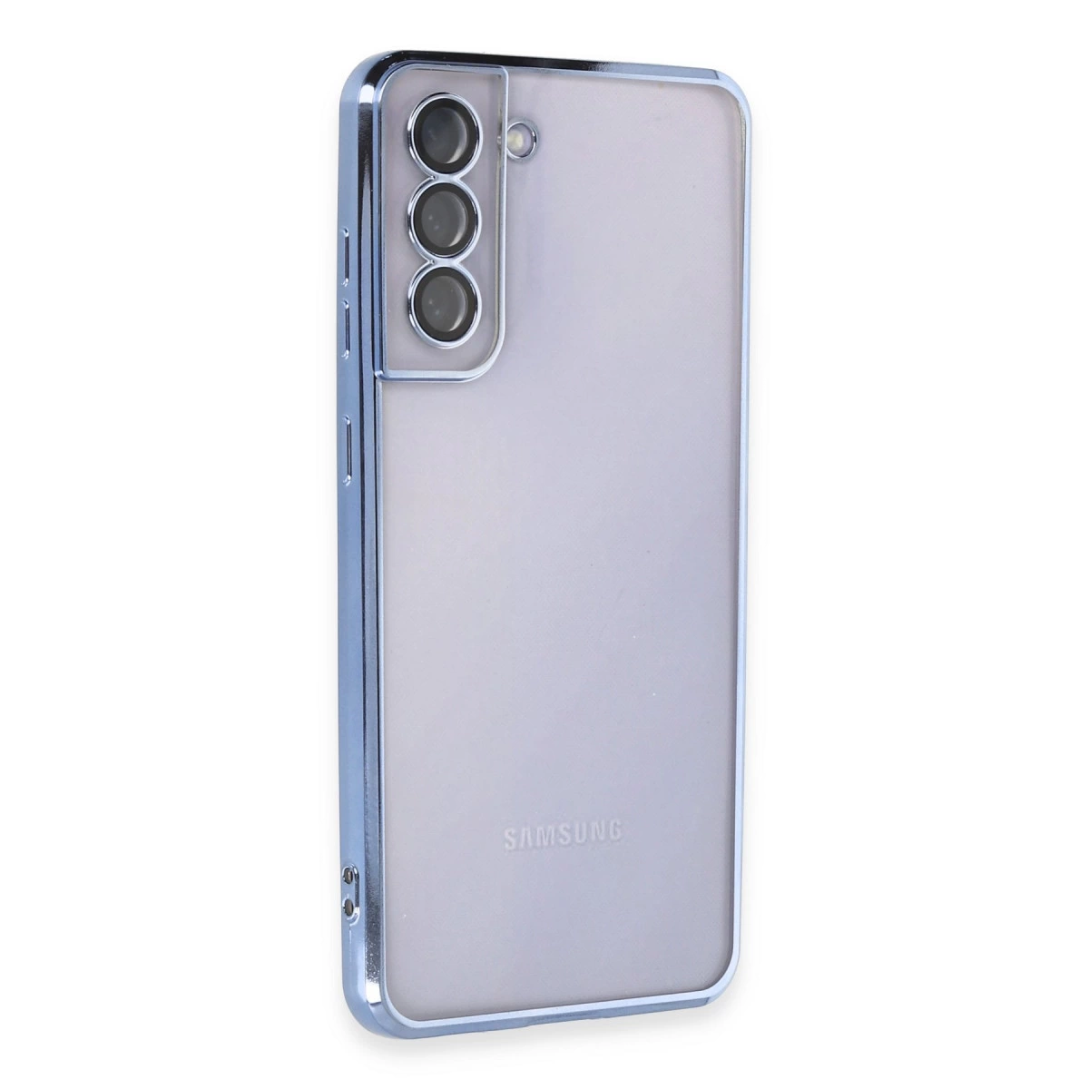 Üç kameralı, gümüş çerçeveli, açık gri Samsung telefonun arkası.
