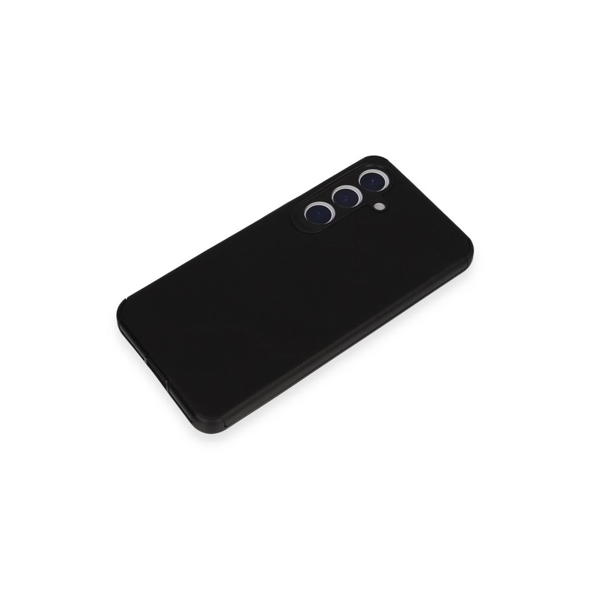 Beyaz arka plan üzerinde üç kamera lensli siyah telefon kılıfı.