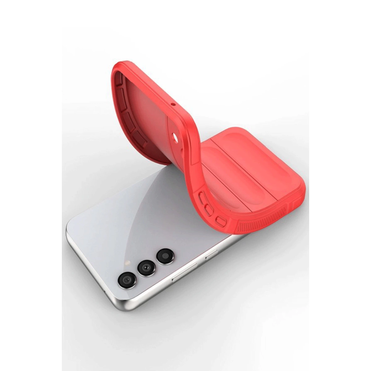 Kırmızı telefon kılıfı, üç kameralı beyaz bir akıllı telefonun üzerine bükülüyor.