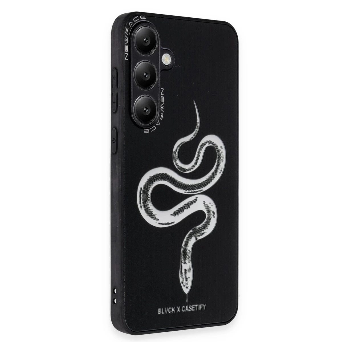 Beyaz yılan tasarımlı ve kameralı siyah telefon kılıfı.