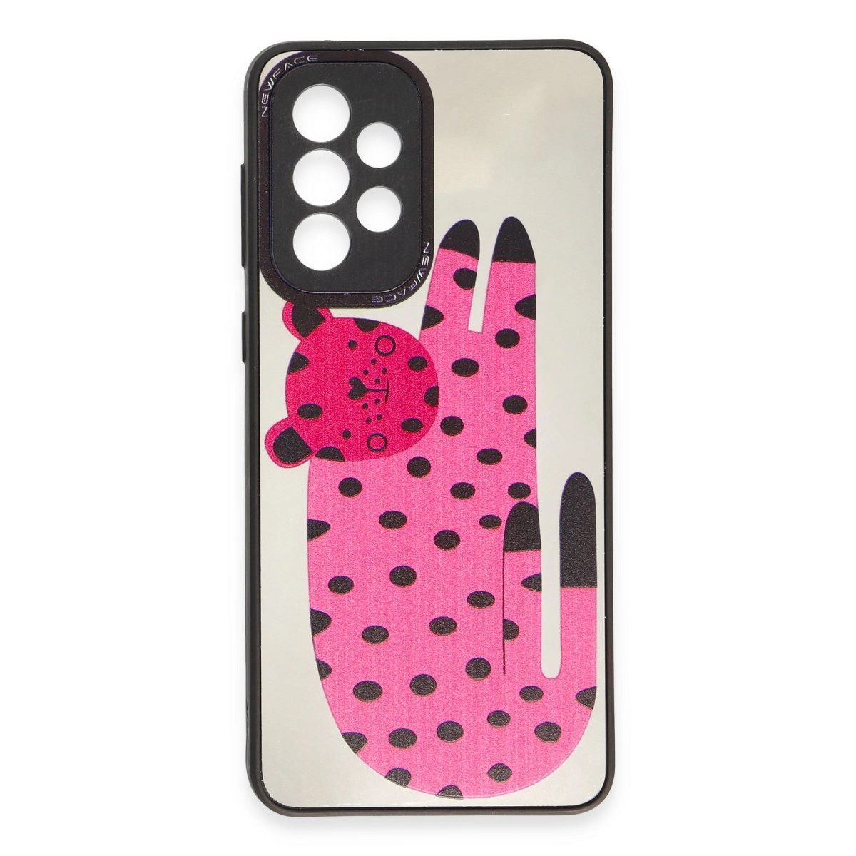 Siyah puantiyeli pembe telefon kılıfı ve ayı grafiği.