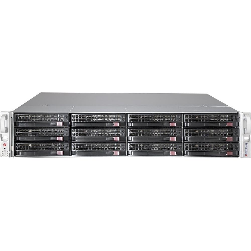 Un rack server argentato con otto alloggiamenti e una maniglia laterale.