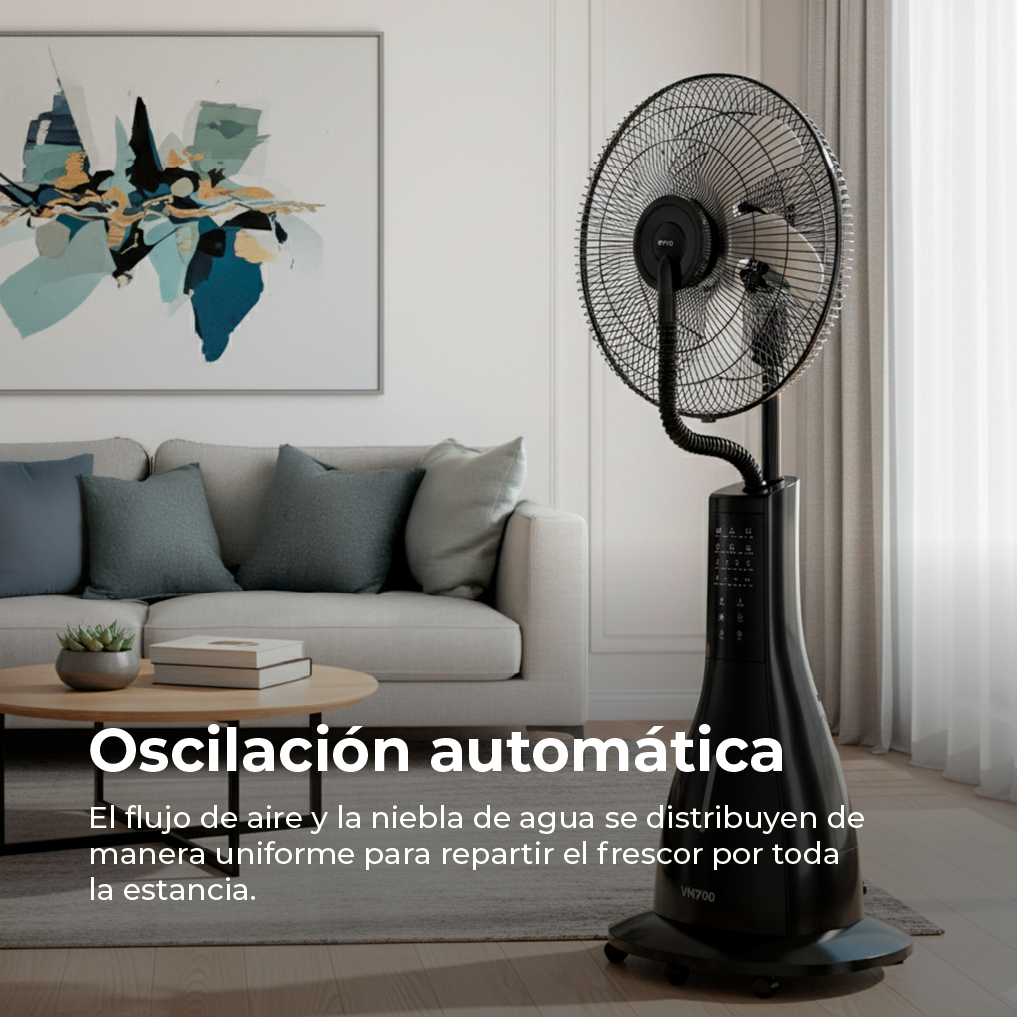Un ventilador de pie negro con función de niebla junto a un sofá.