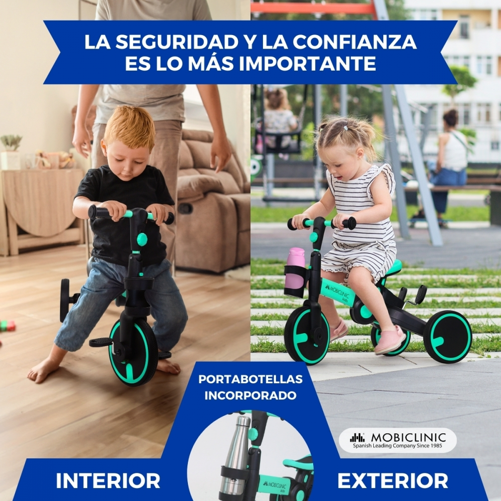 Niños montando triciclos en interiores y exteriores. Se ve un portabidones.