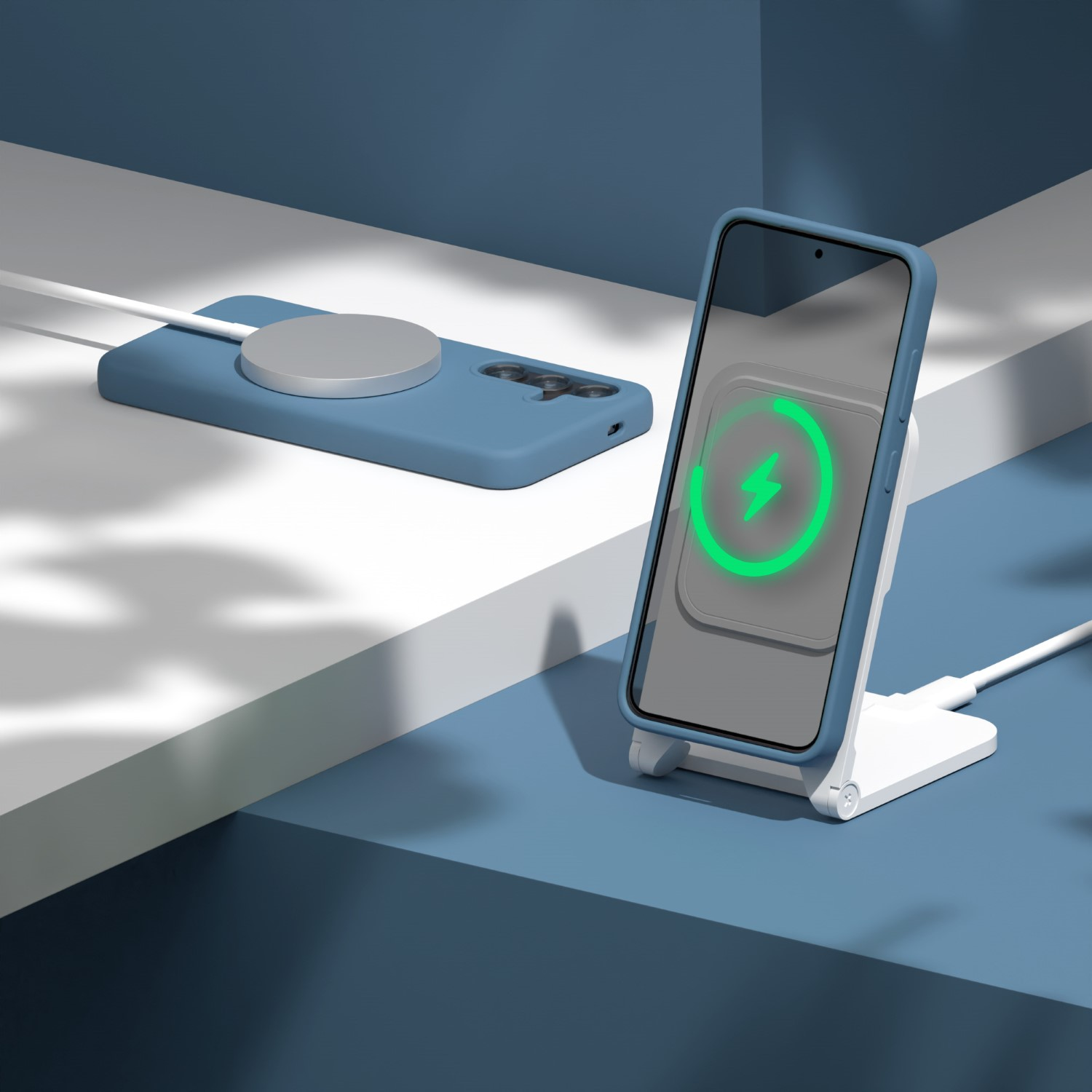Una cover blu per telefono con caricabatterie e un telefono su un supporto.