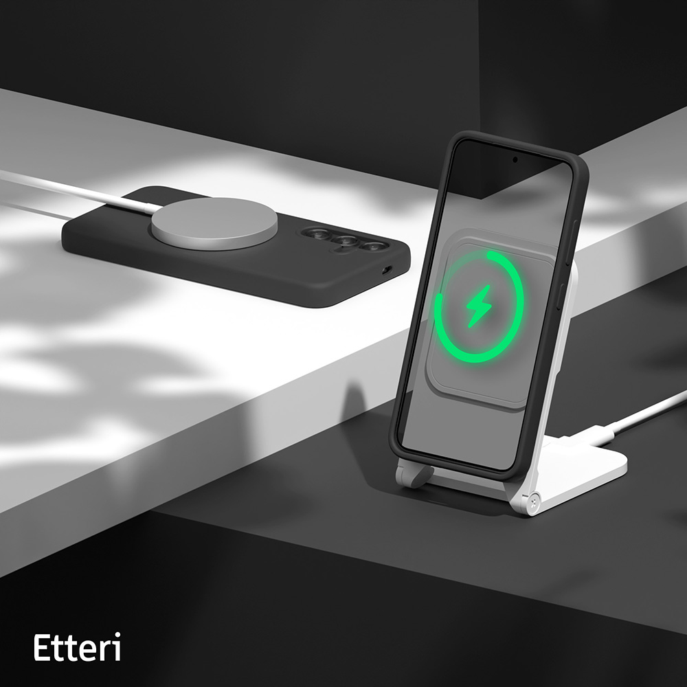 Smartfon stoi na ładowarce, ładując się bezprzewodowo.