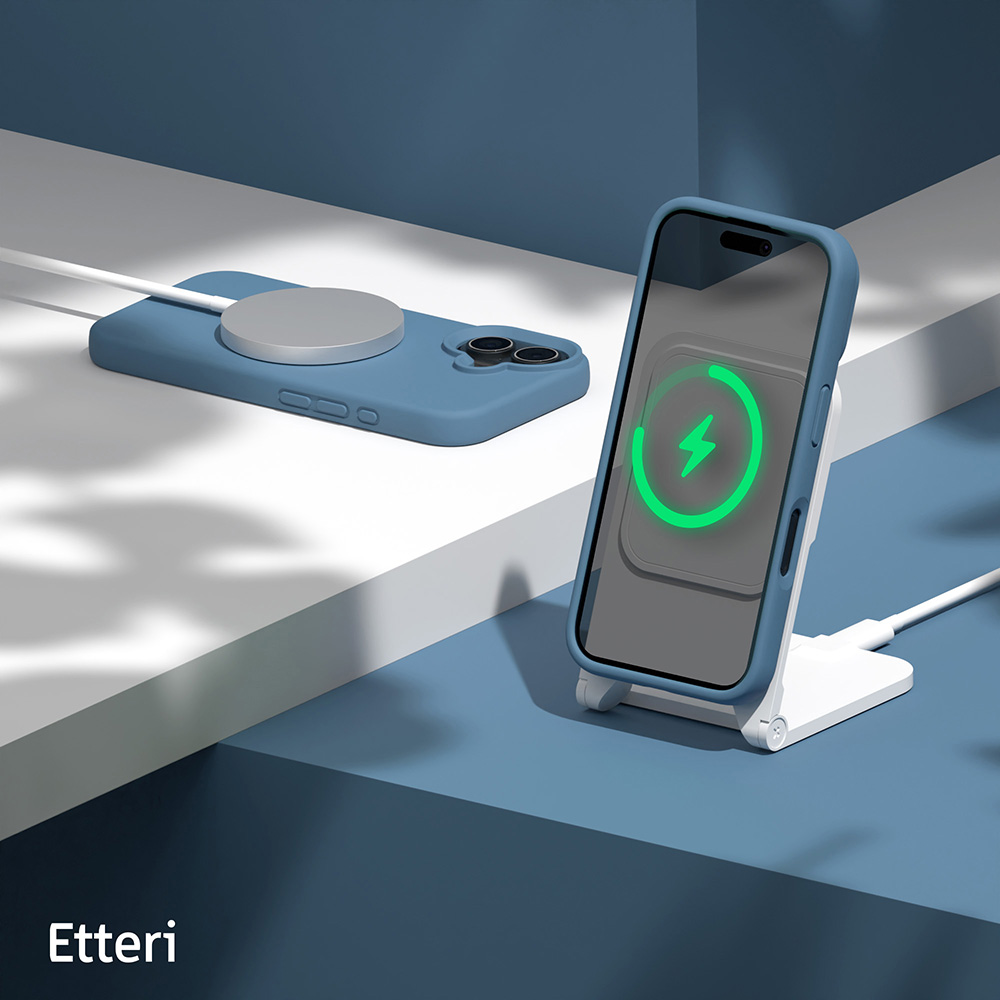 Custodia blu per iPhone in carica su un supporto. Un'altra custodia è accanto.