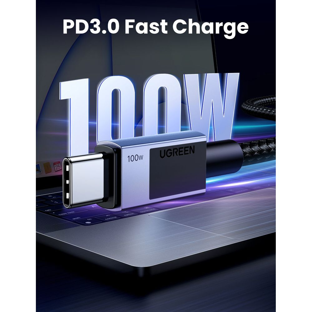 Adapter ładowania UGREEN USB-C 100W na laptopie.