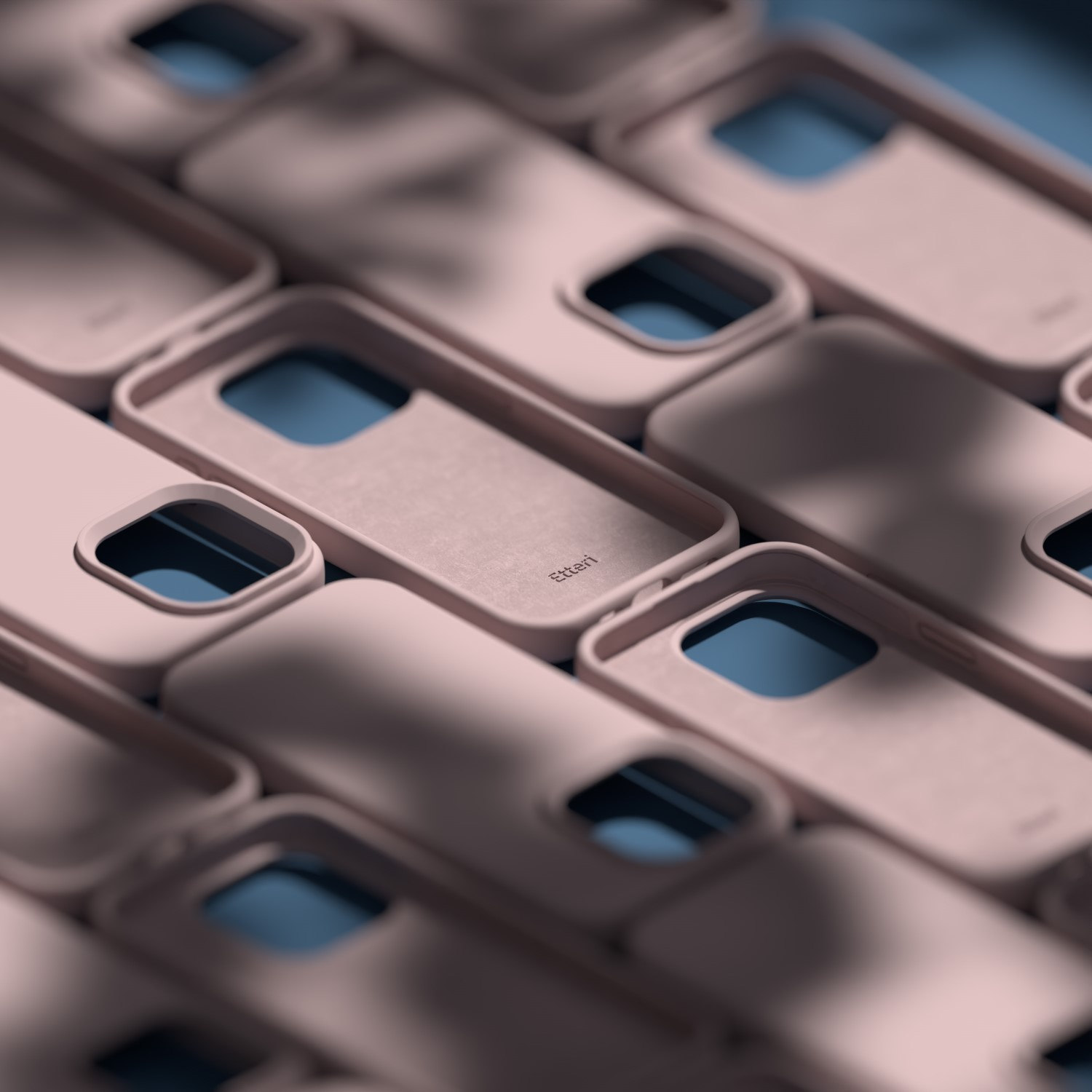 Molte custodie per telefono rosa polvere disposte su sfondo blu.