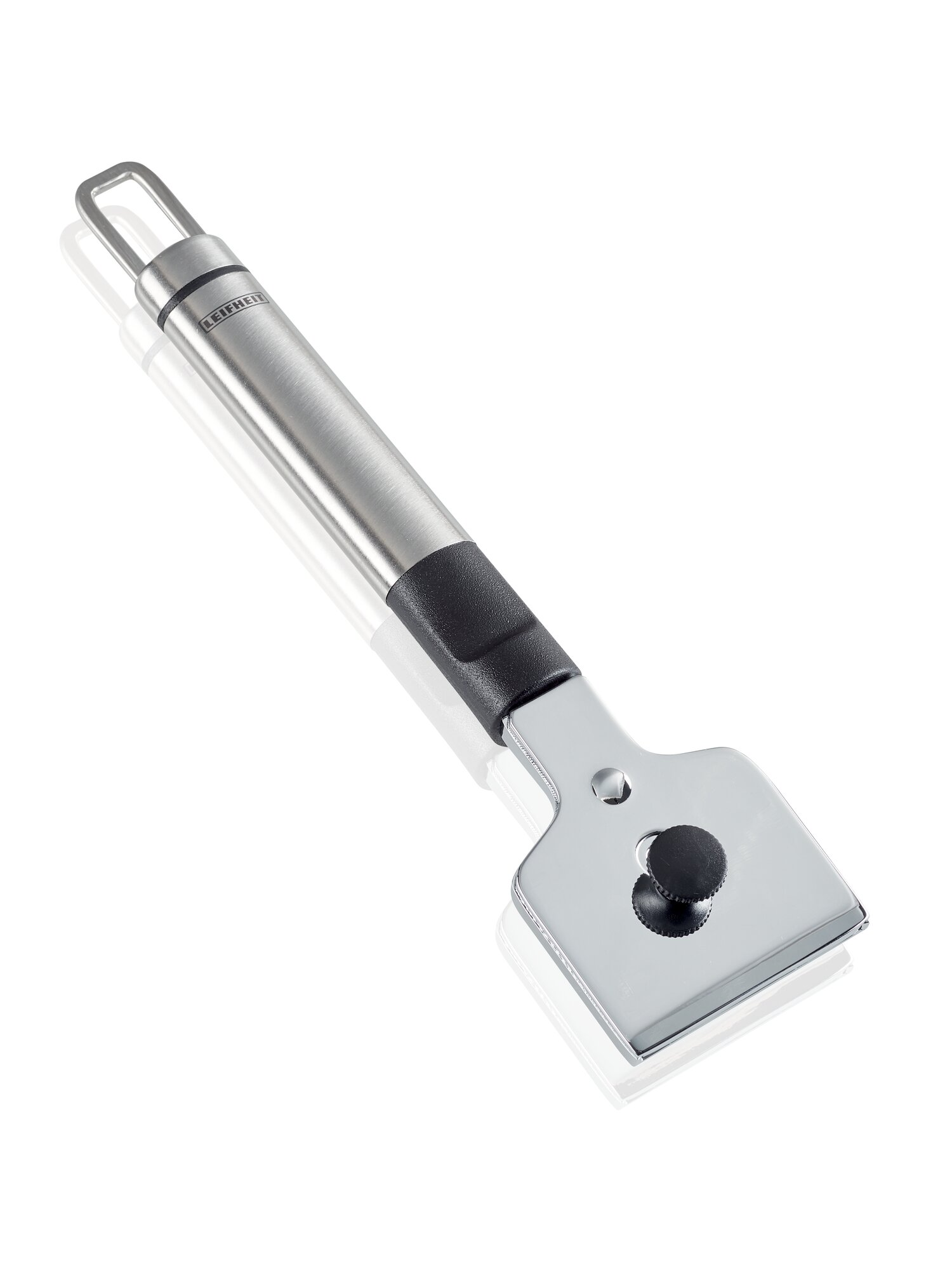 Ein Metallschaber mit schwarzem Griff und Aufhänger.