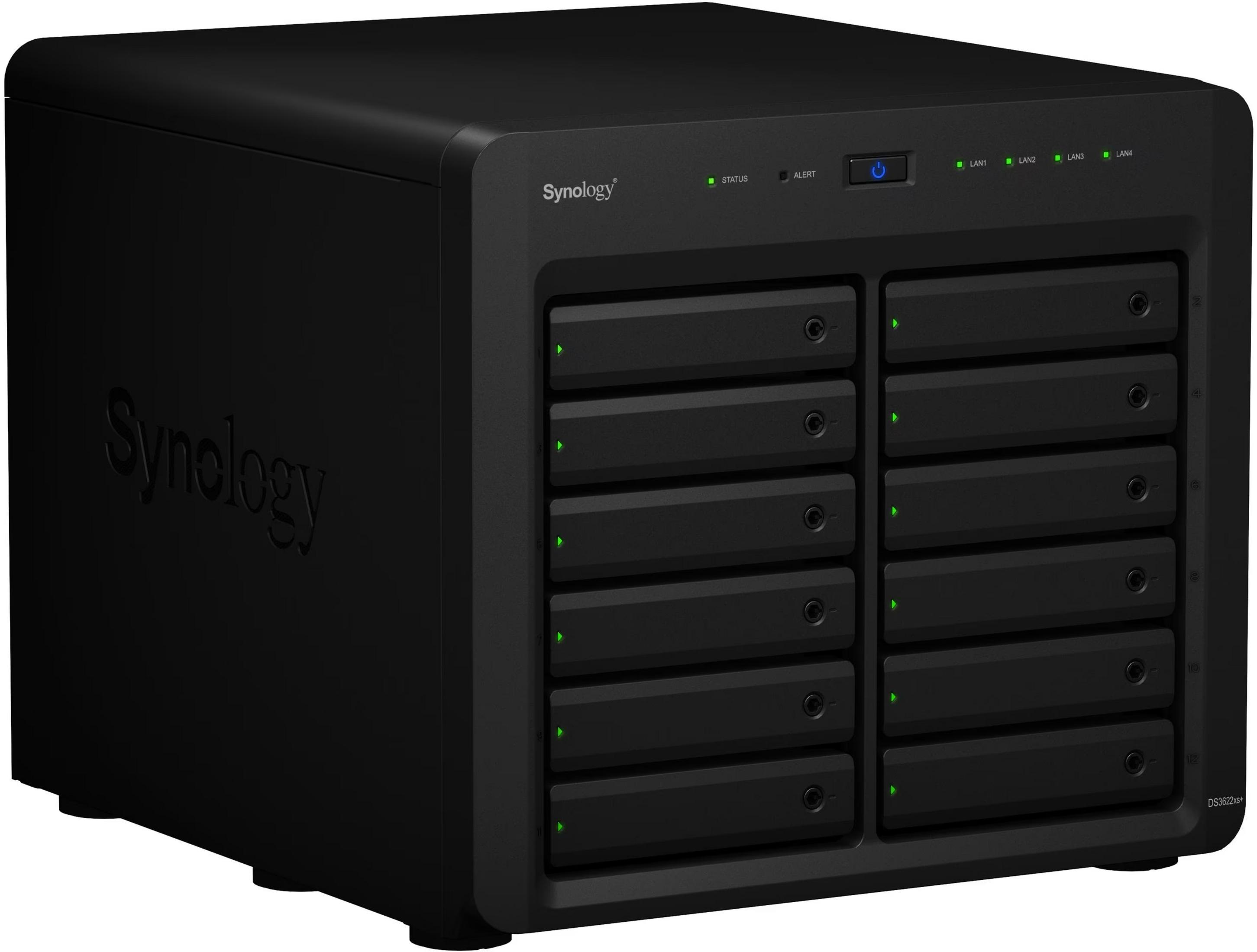 NAS Synology noir avec 12 baies de disque et voyants d'état.