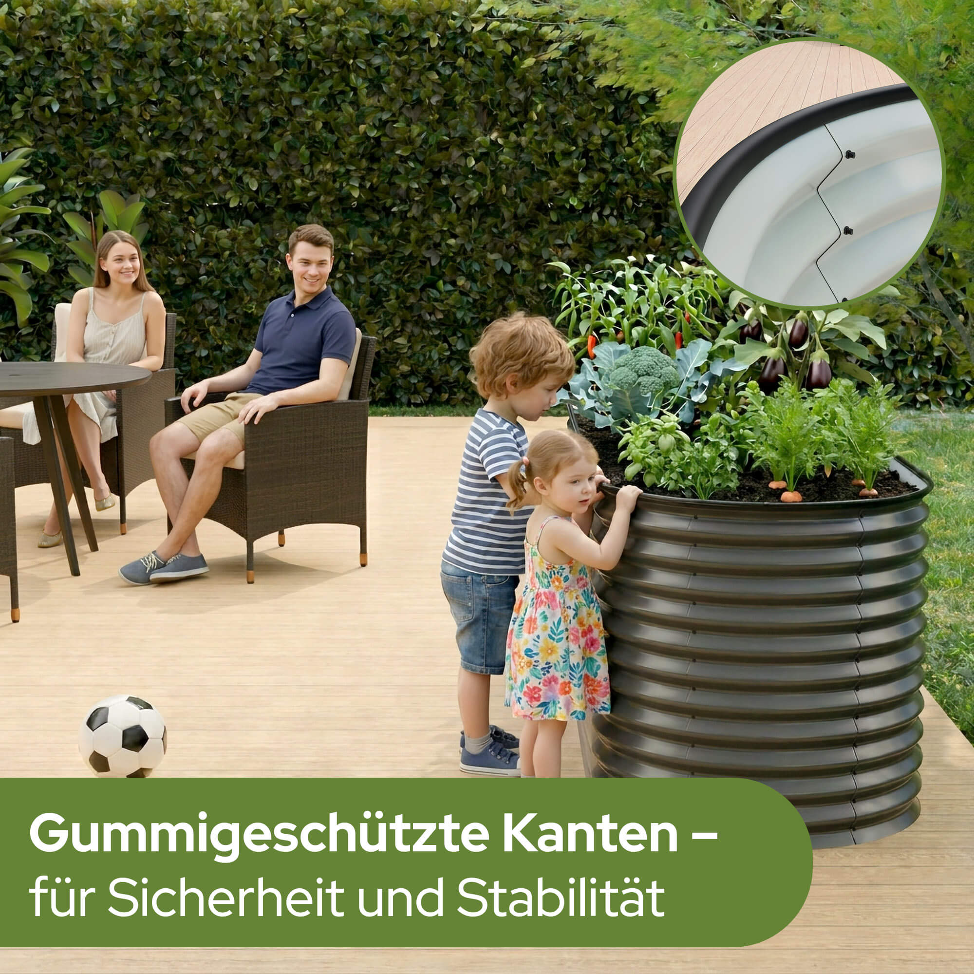 Zwei Kinder untersuchen ein Hochbeet mit Gemüse, während ein Paar im Hintergrund auf dem Deck sitzt.