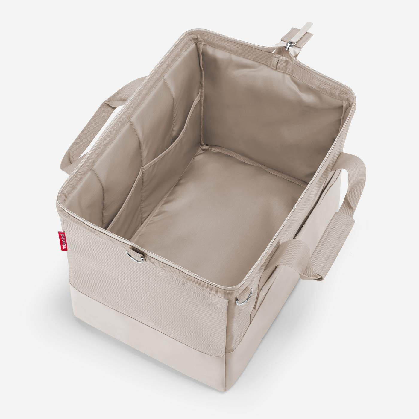 Eine beige Tasche mit Griffen und Fächern.