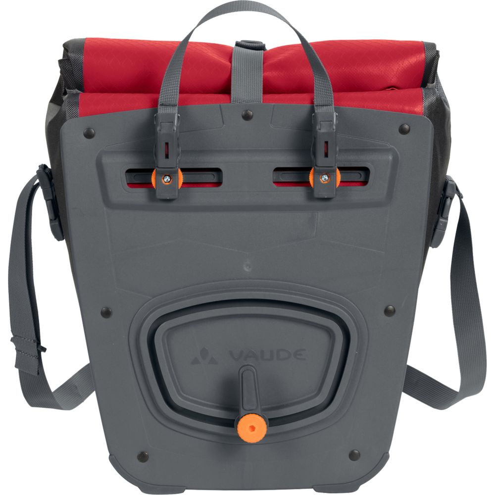 Sacoche de vélo grise avec dessus enroulable rouge, supports et logo VAUDE.
