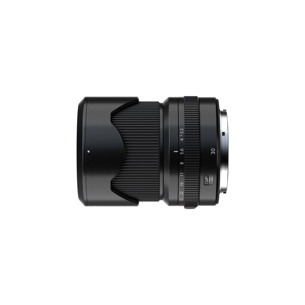 Czarny obiektyw aparatu z pierścieniem ostrości i oznaczeniami przysłony na białym tle.