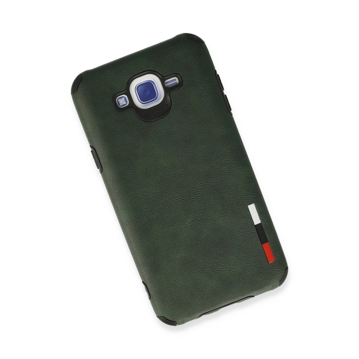 Kamera modüllü ve şerit detaylı koyu yeşil telefon kılıfı.