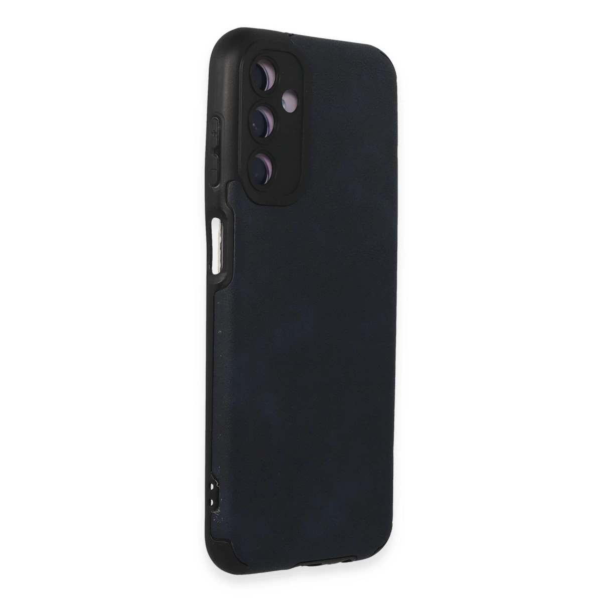Üç lensli kamera modülüne sahip siyah telefon kılıfı.