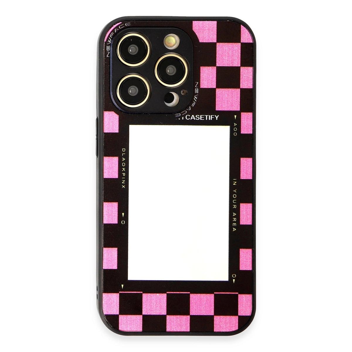 Pembe damalı ve kamera modüllü siyah iPhone kılıfı.
