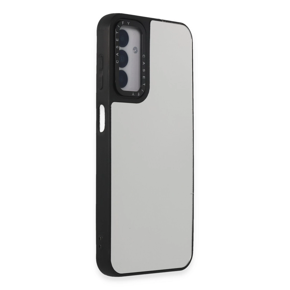Beyaz arka ve üç kamera lensi görünen siyah telefon kılıfı.
