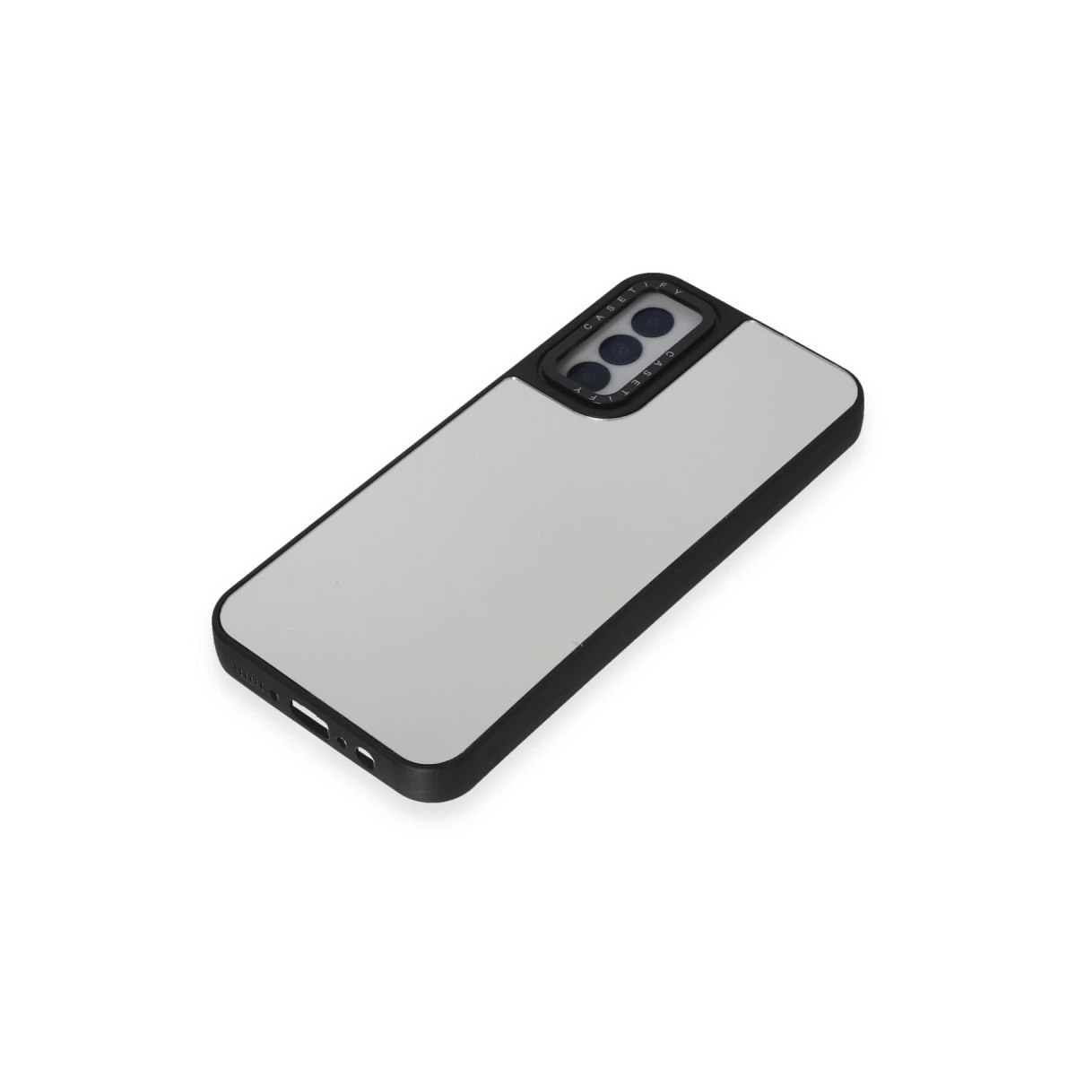 Arkada üç kamerası olan siyah çerçeveli açık gri telefon kılıfı.