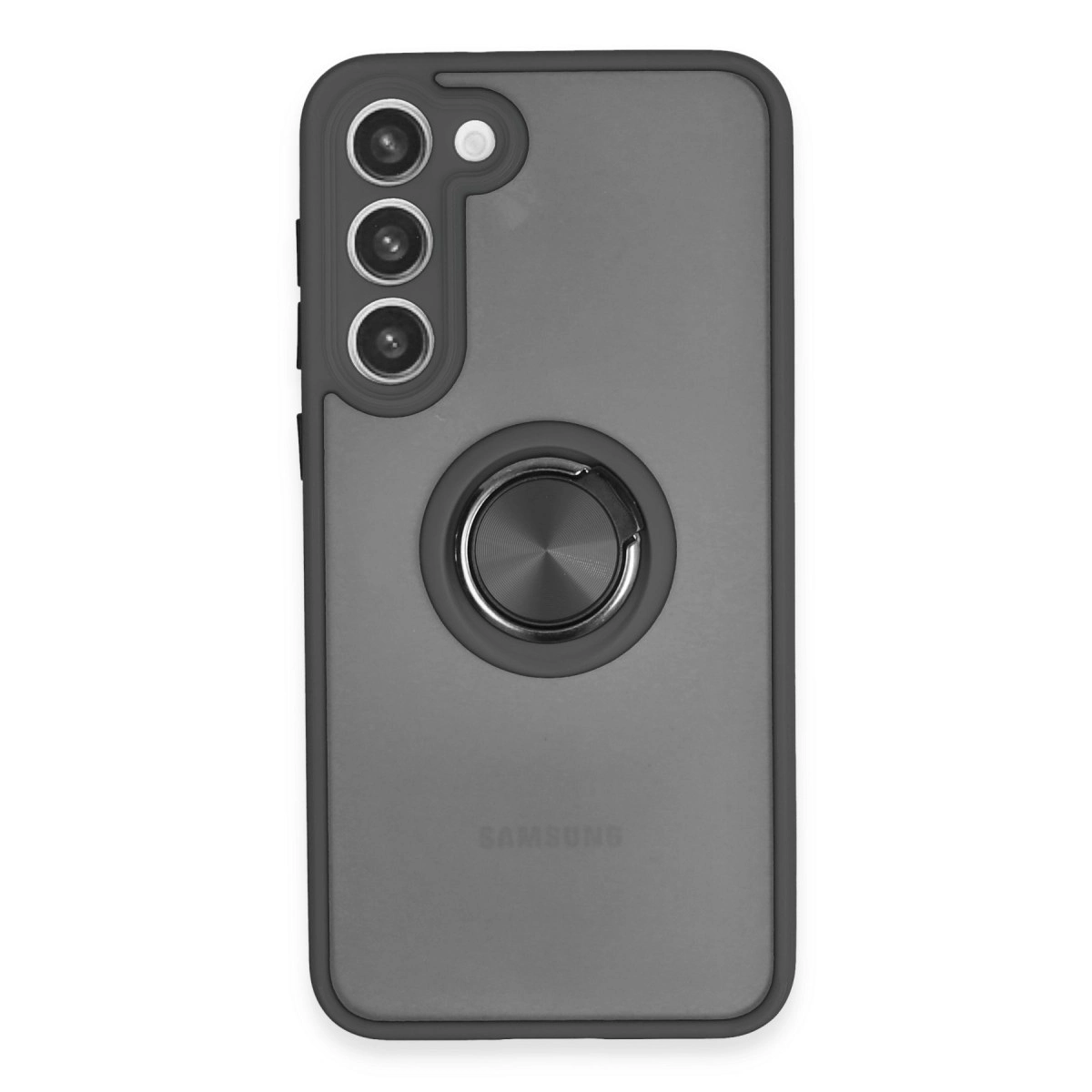 Üç kameralı ve halka tutuculu koyu renkli telefon kılıfının arkası.