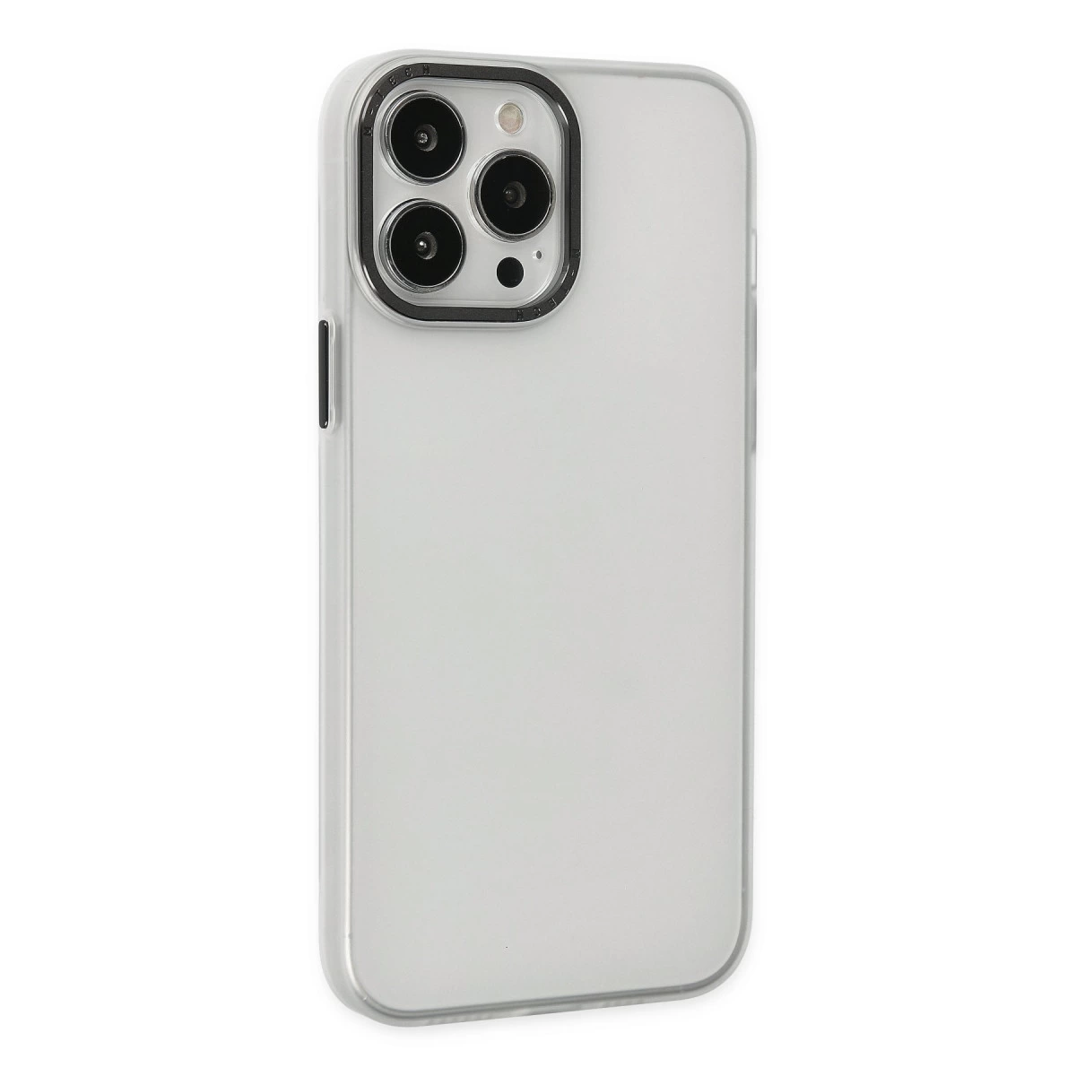 Üç kamera lensinin etrafında gümüş çerçeveli beyaz telefon kılıfı.