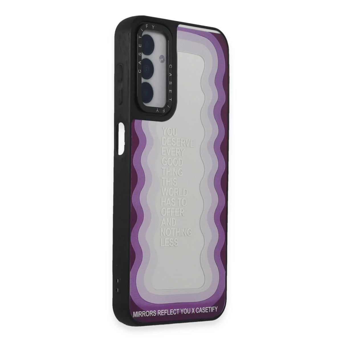 Siyah telefon kılıfı, mor dalgalı desenli ve metinli. Üstte kamera açıklığı.