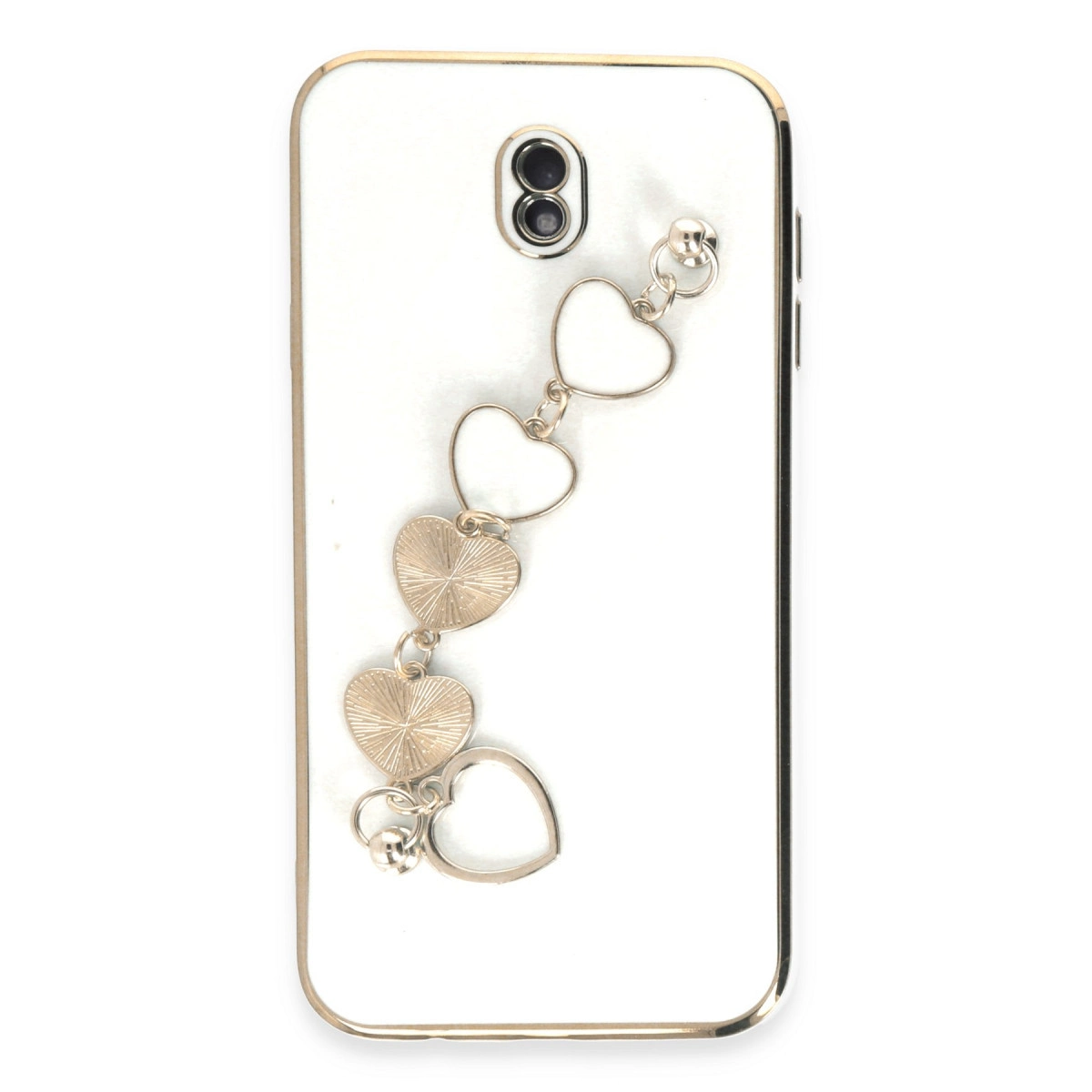 Kalp ve kurukafa figürlü charm bileklikli beyaz telefon kılıfı.