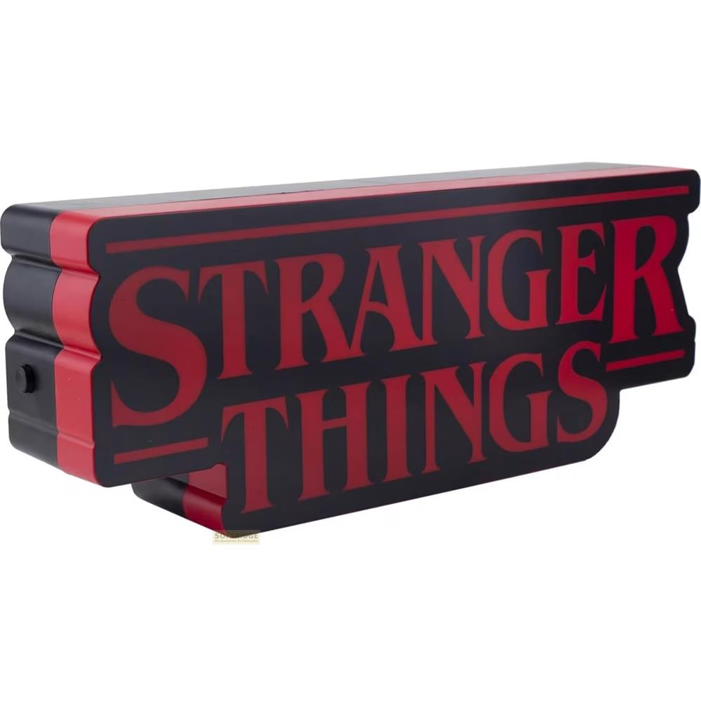 Czarny znak z czerwonym napisem STRANGER THINGS.