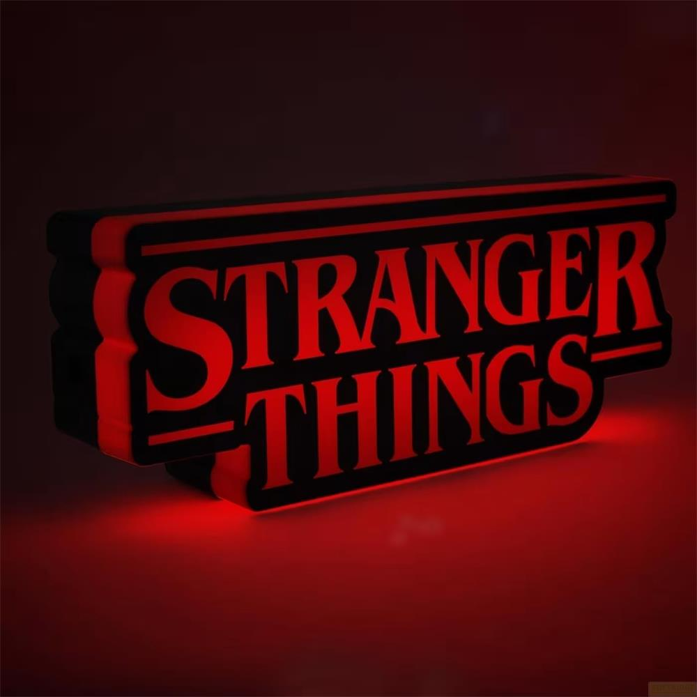 Podświetlane logo Stranger Things w kolorze czerwonym i czarnym.