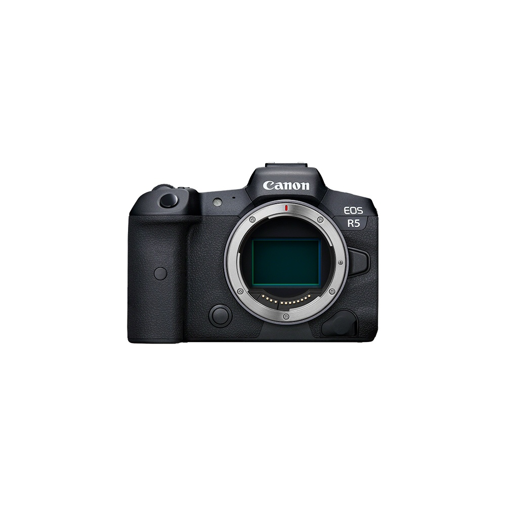 Una fotocamera Canon EOS R5 nera con attacco obiettivo, su sfondo bianco.