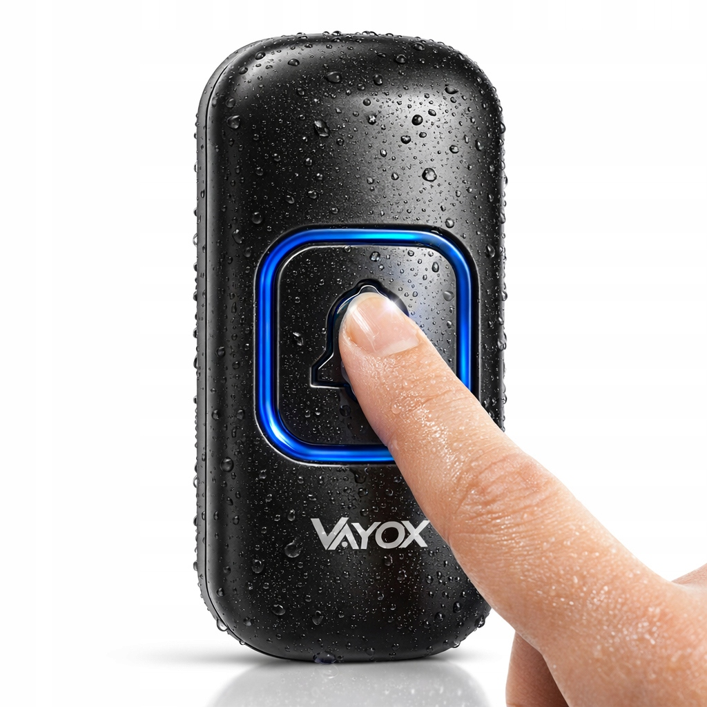 Czarny dzwonek do drzwi z niebieskim światłem jest naciskany przez palec.