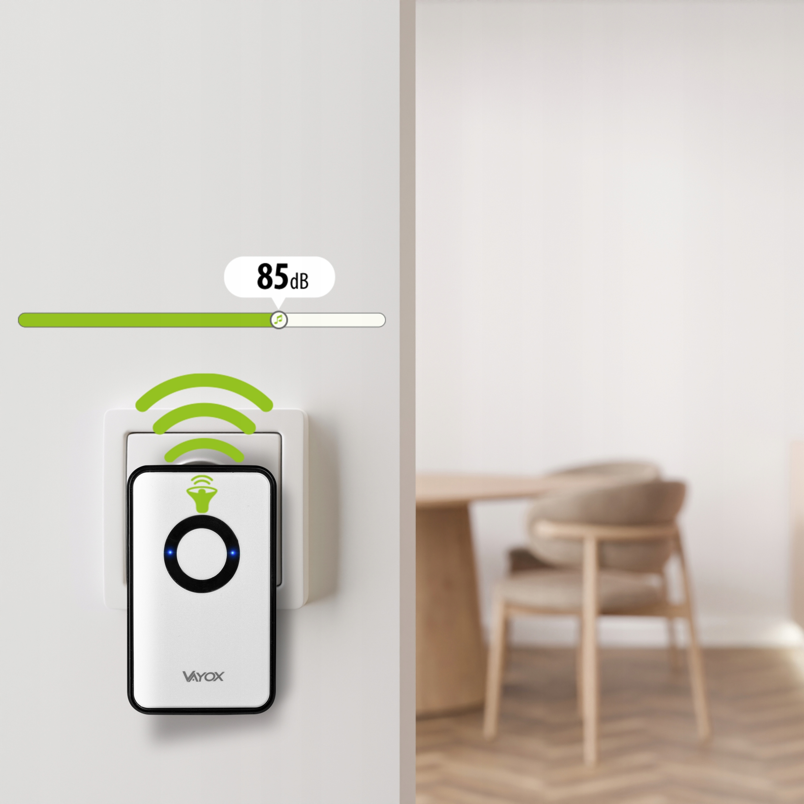 Biała wtyczka z urządzeniem Vayox i ikoną głośności 85 dB.