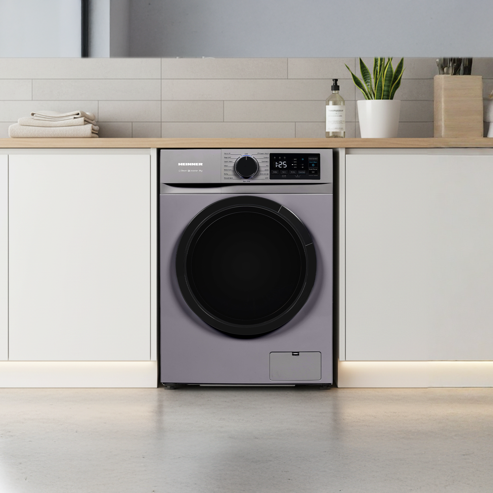 Machine à laver grise avec porte noire, panneau de commande avec écran et bouton.