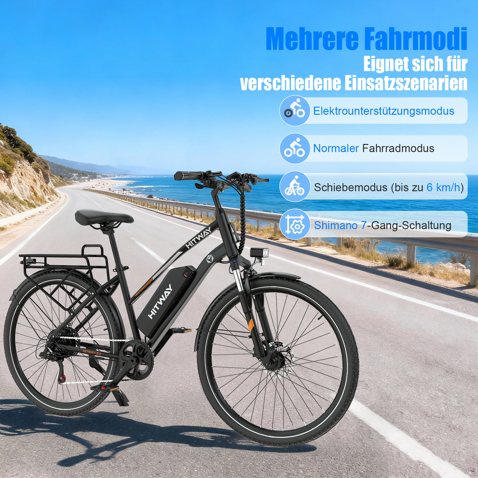 Schwarzes E-Bike mit Gepäckträger am Meer entlang einer Küstenstraße.