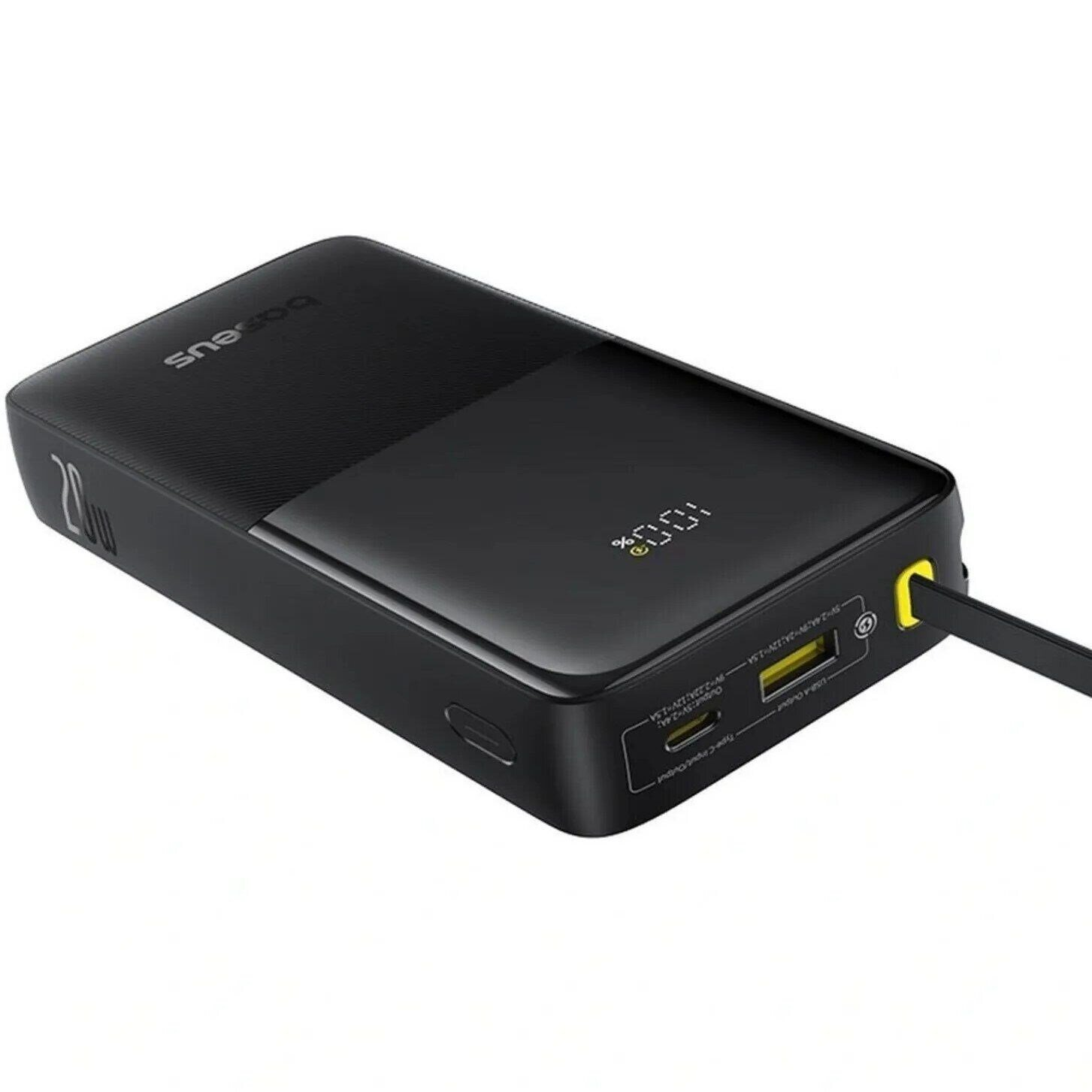 Power bank Baseus nera al 100% di carica, con porte USB-A e USB-C.