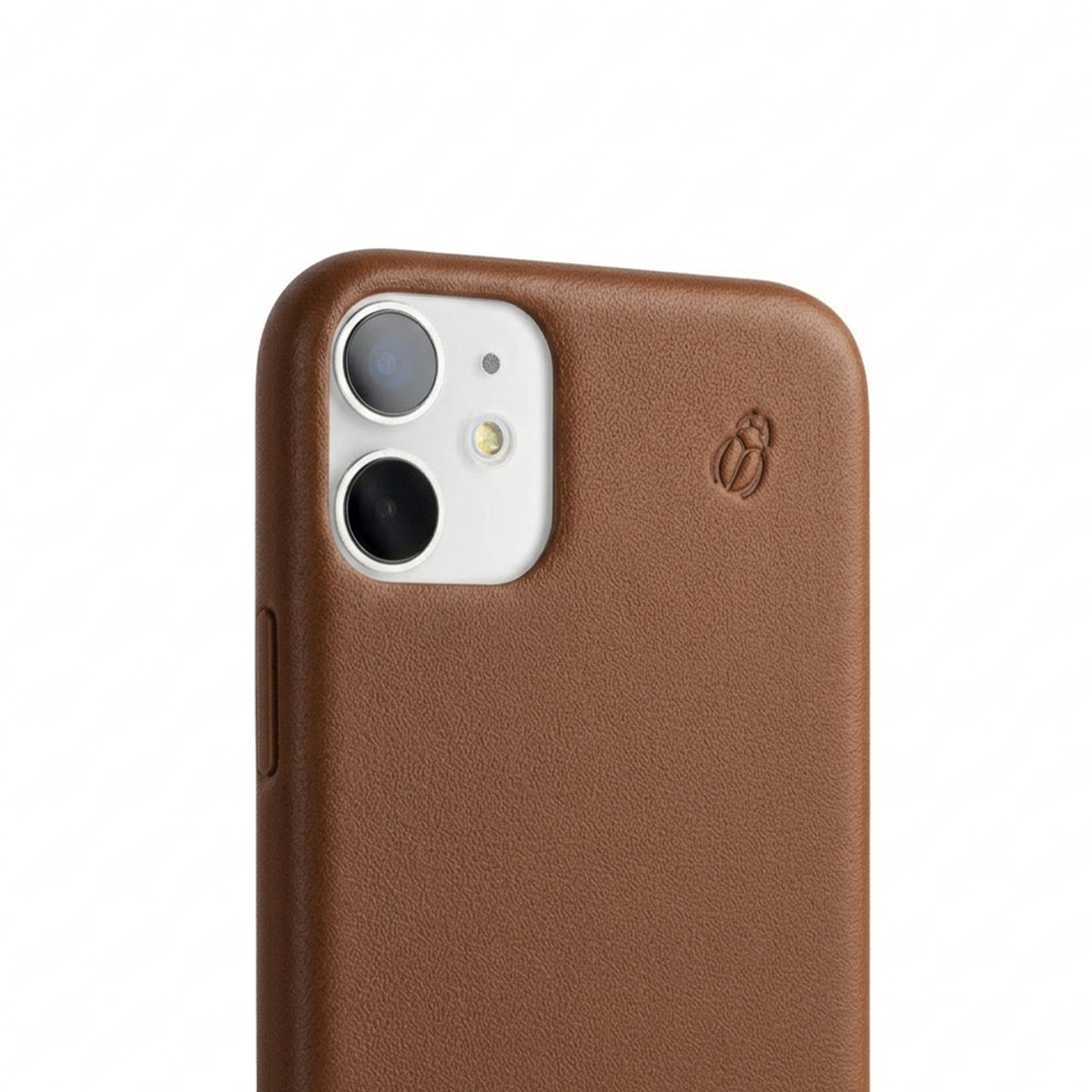 Custodia per telefono in pelle marrone con lente fotocamera e logo visibili.