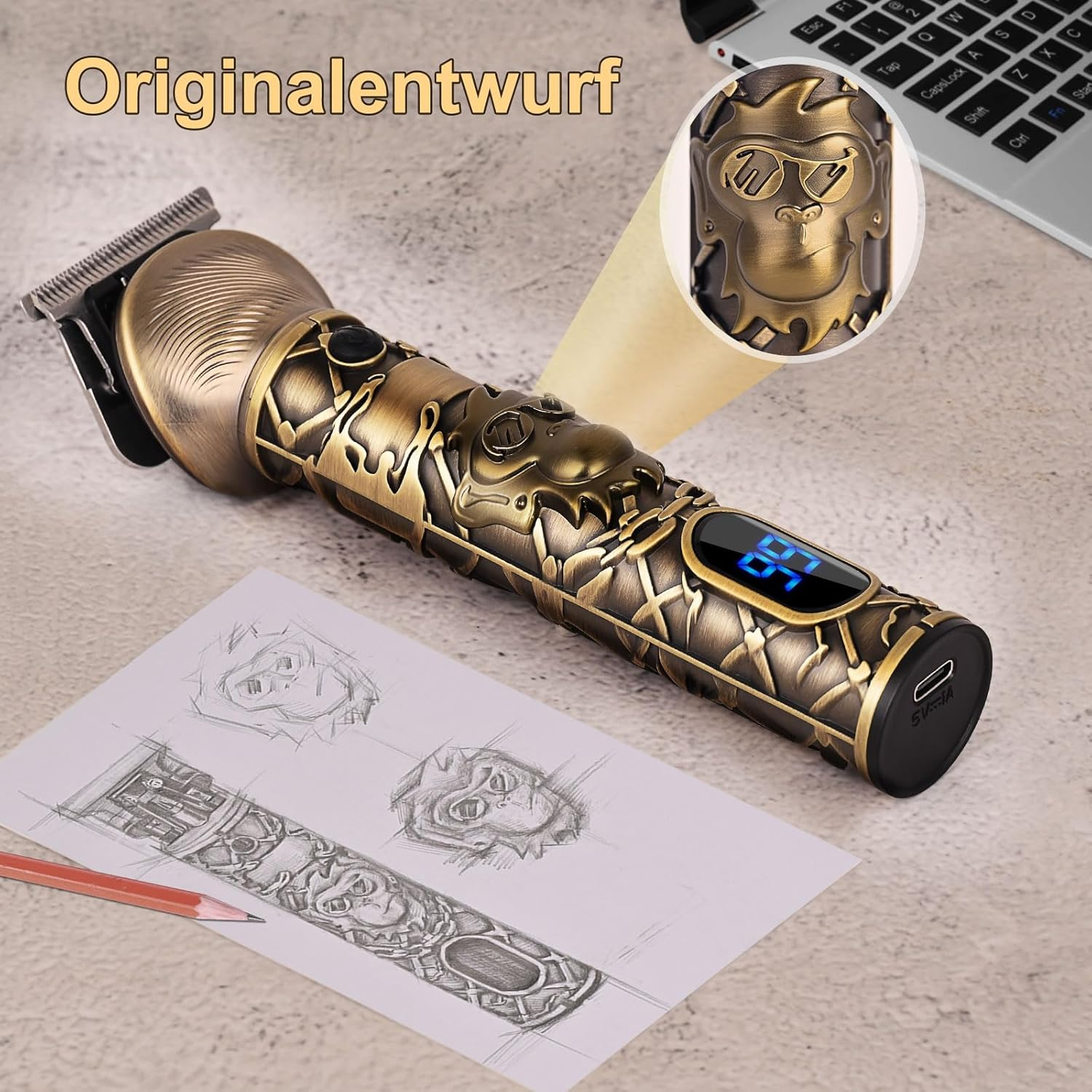 Złota maszynka do strzyżenia ze wzorem małpy, szkice i ołówek w pobliżu.